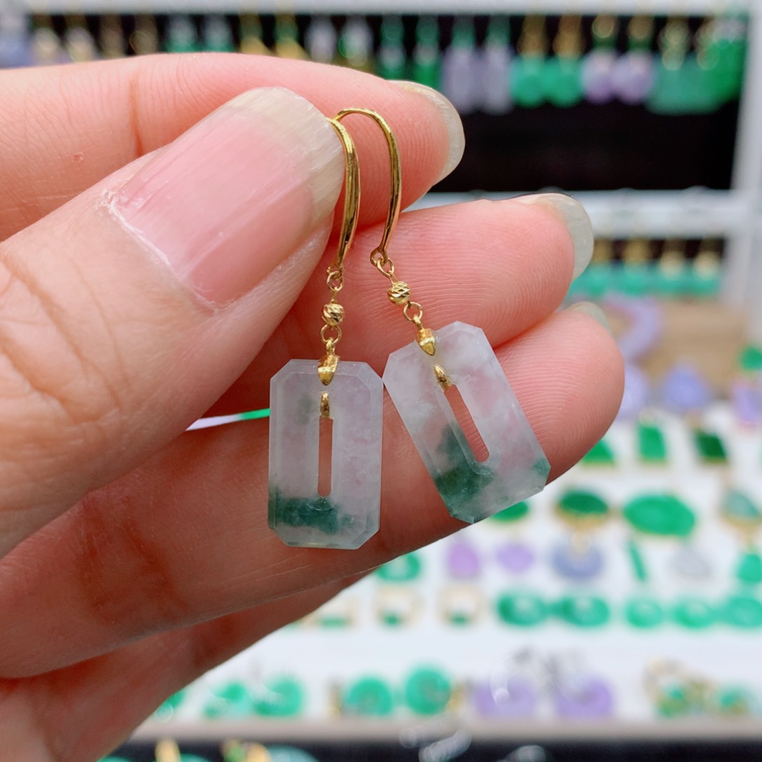 翡翠18K金镶嵌耳饰的