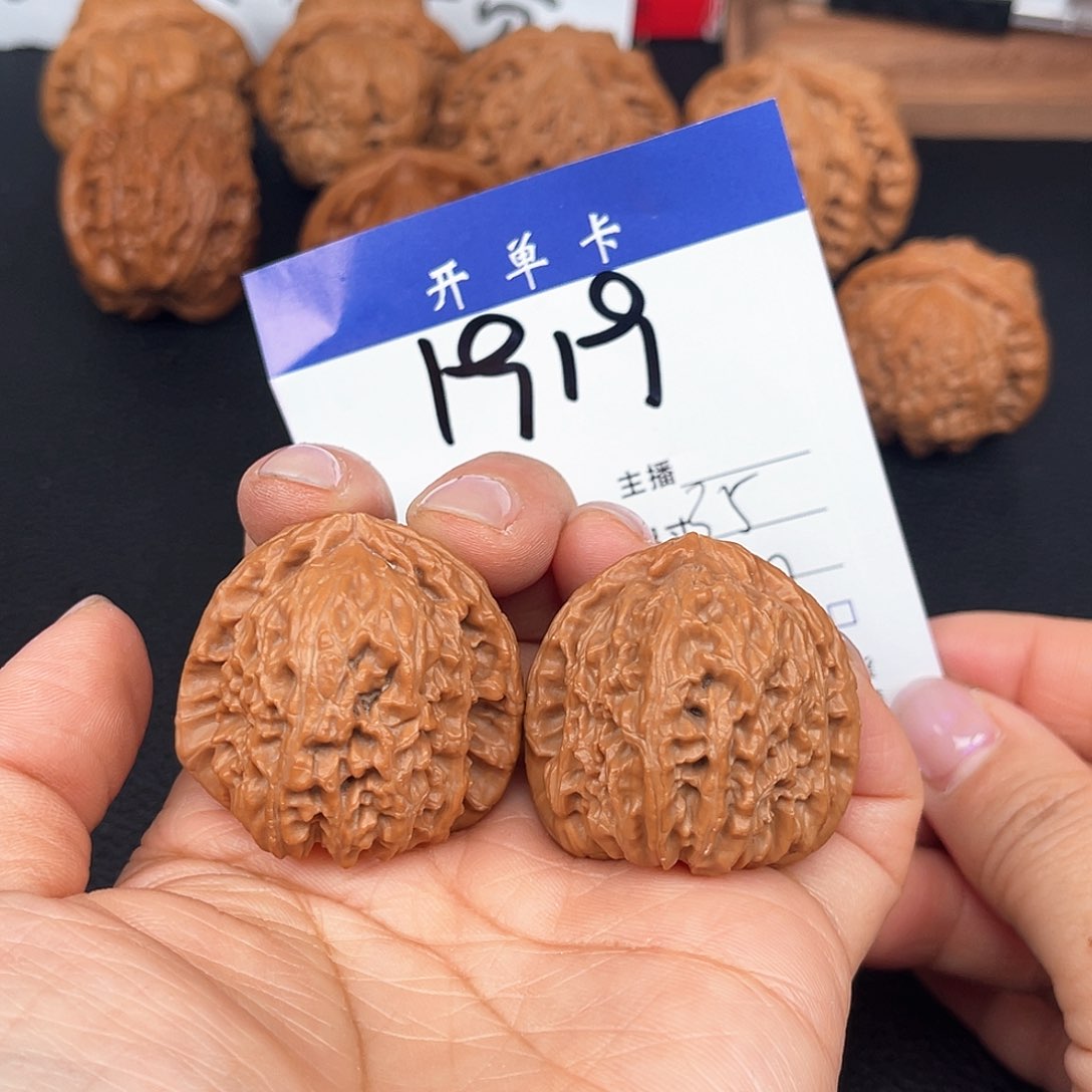 文玩核桃吊坠三角白35尺 无刀修。 1919