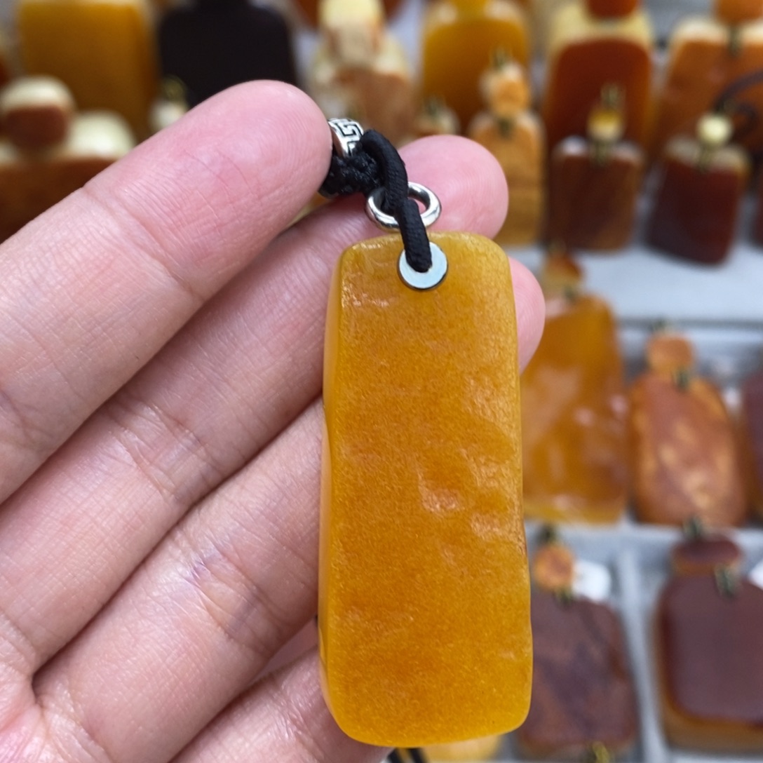 蜜蜡未镶嵌珠宝奇石