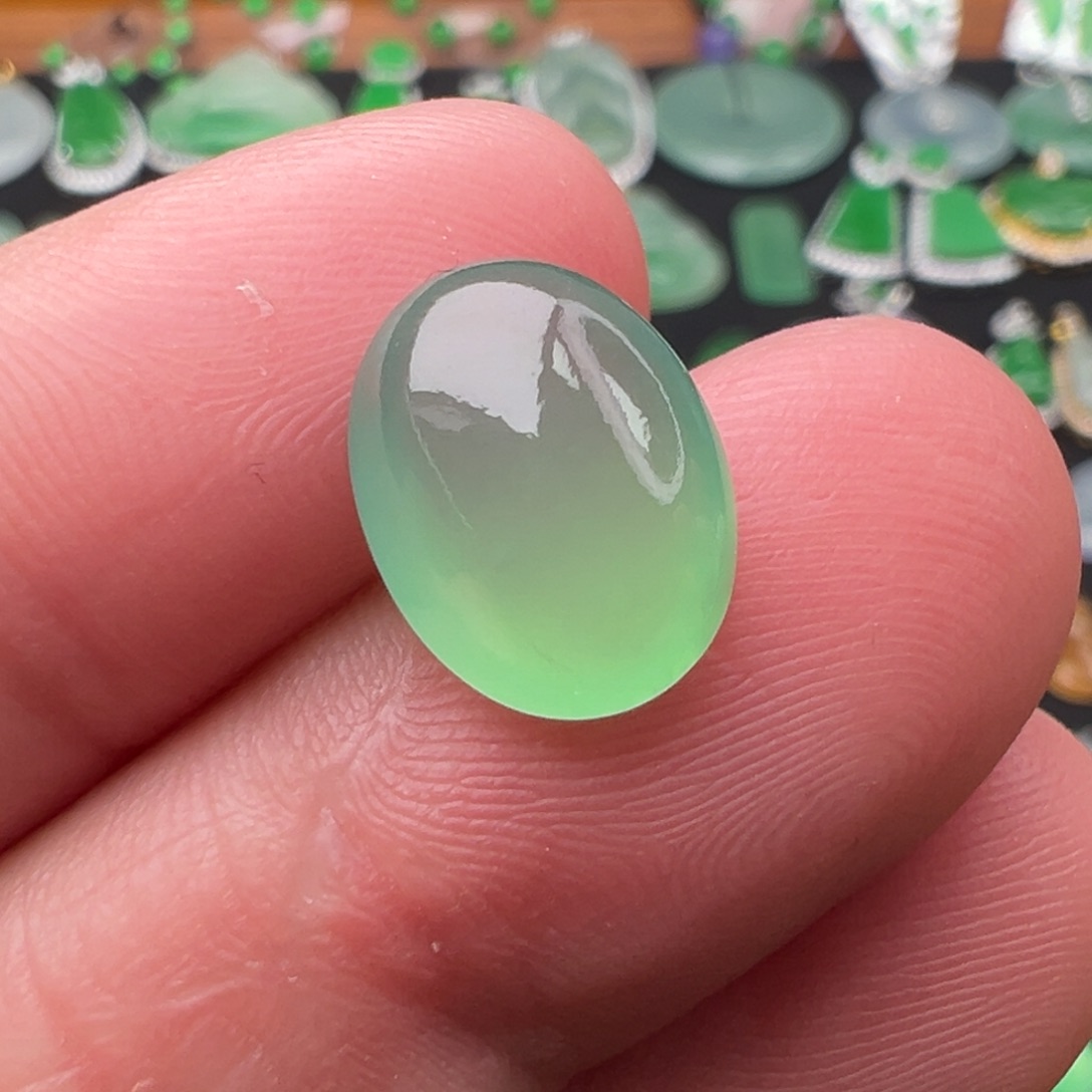 翡翠颈饰未镶嵌蛋面12.6