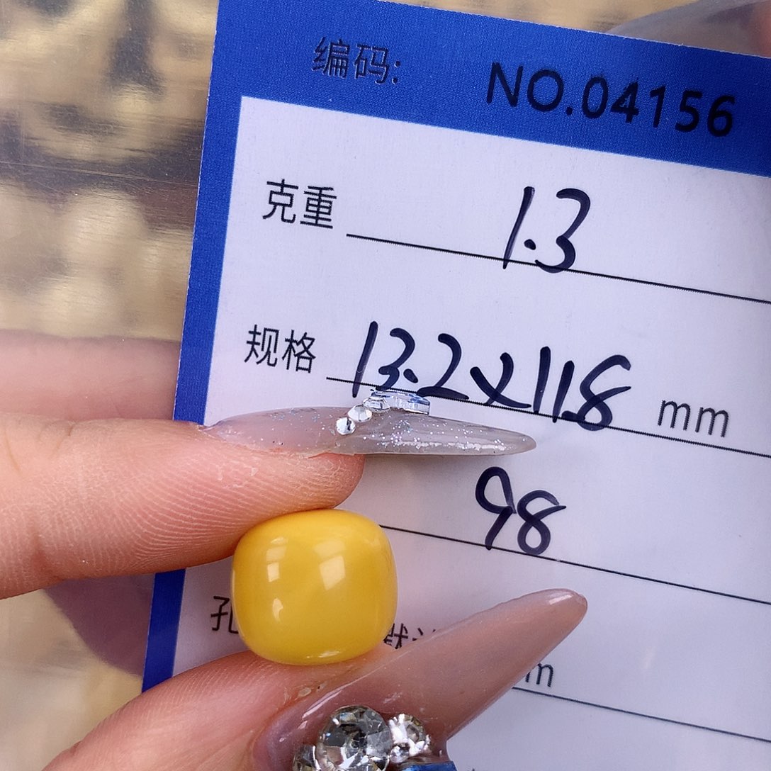 蜜蜡未镶嵌珠宝奇石