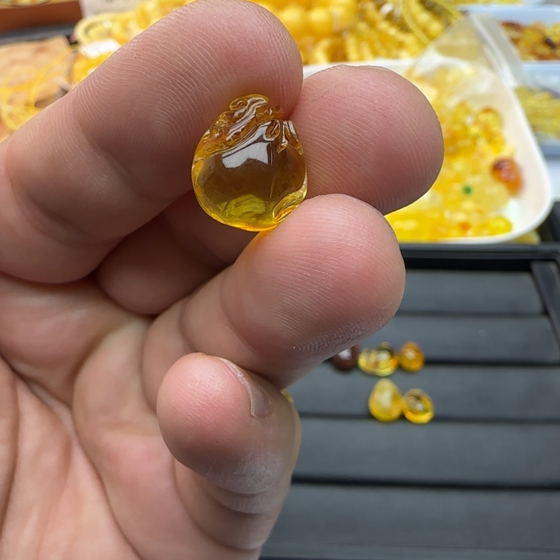 琥珀未镶嵌裸石0.81克