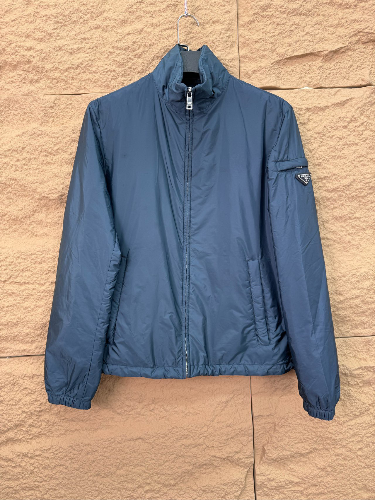 普拉达/Prada尼龙三角标棉服夹克/97新/48/工价10500