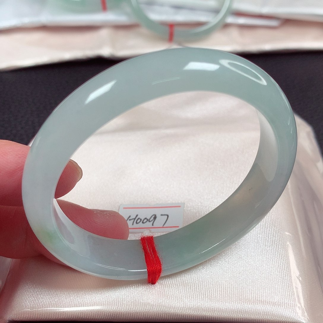 翡翠手镯未镶嵌天然翡翠手镯