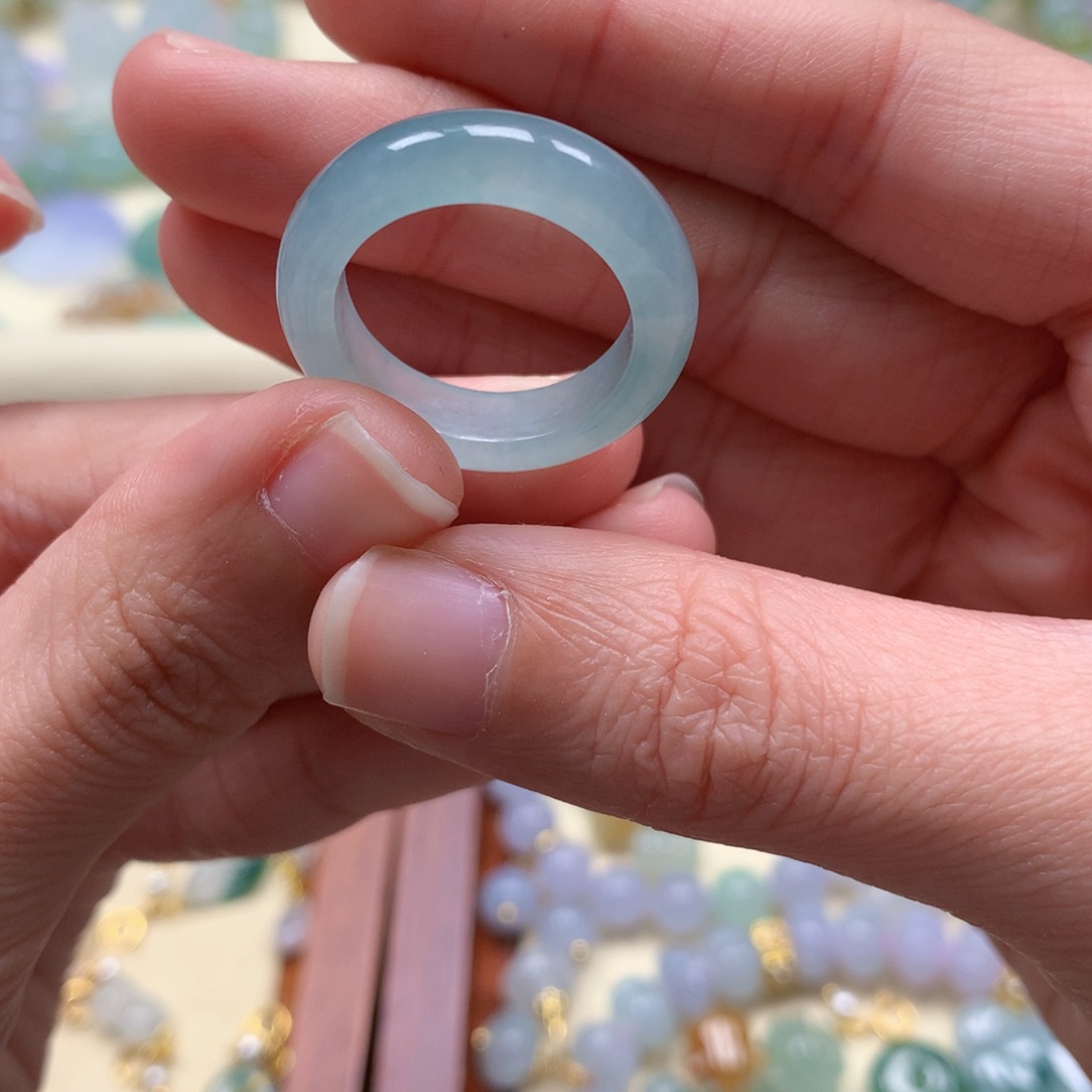 哈***笑翡翠未镶嵌颈饰是