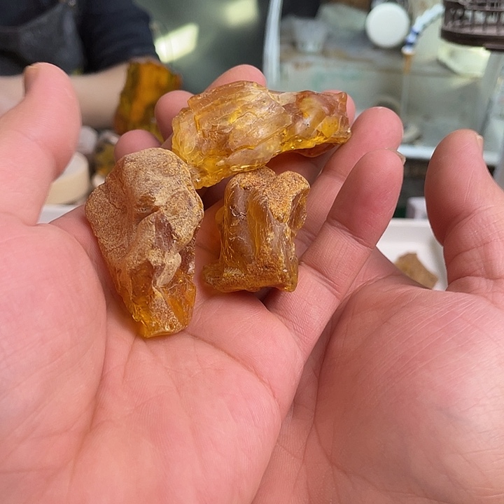 日***月定制琥珀未镶嵌天然琥珀蜜蜡