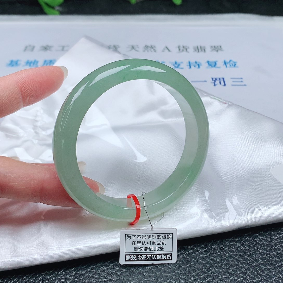 翡翠手镯未镶嵌紫**来56圈