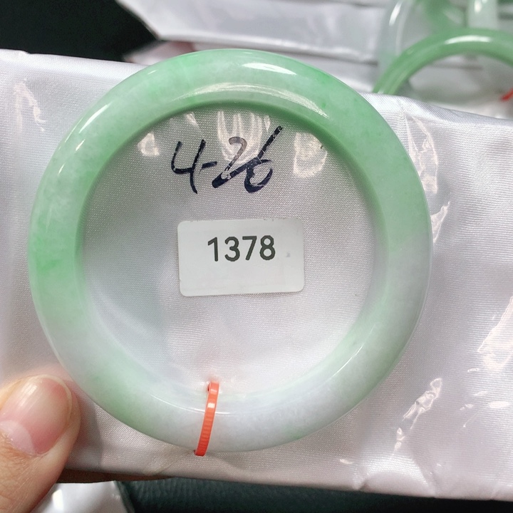 翡翠手镯未镶嵌天然翡翠手镯02