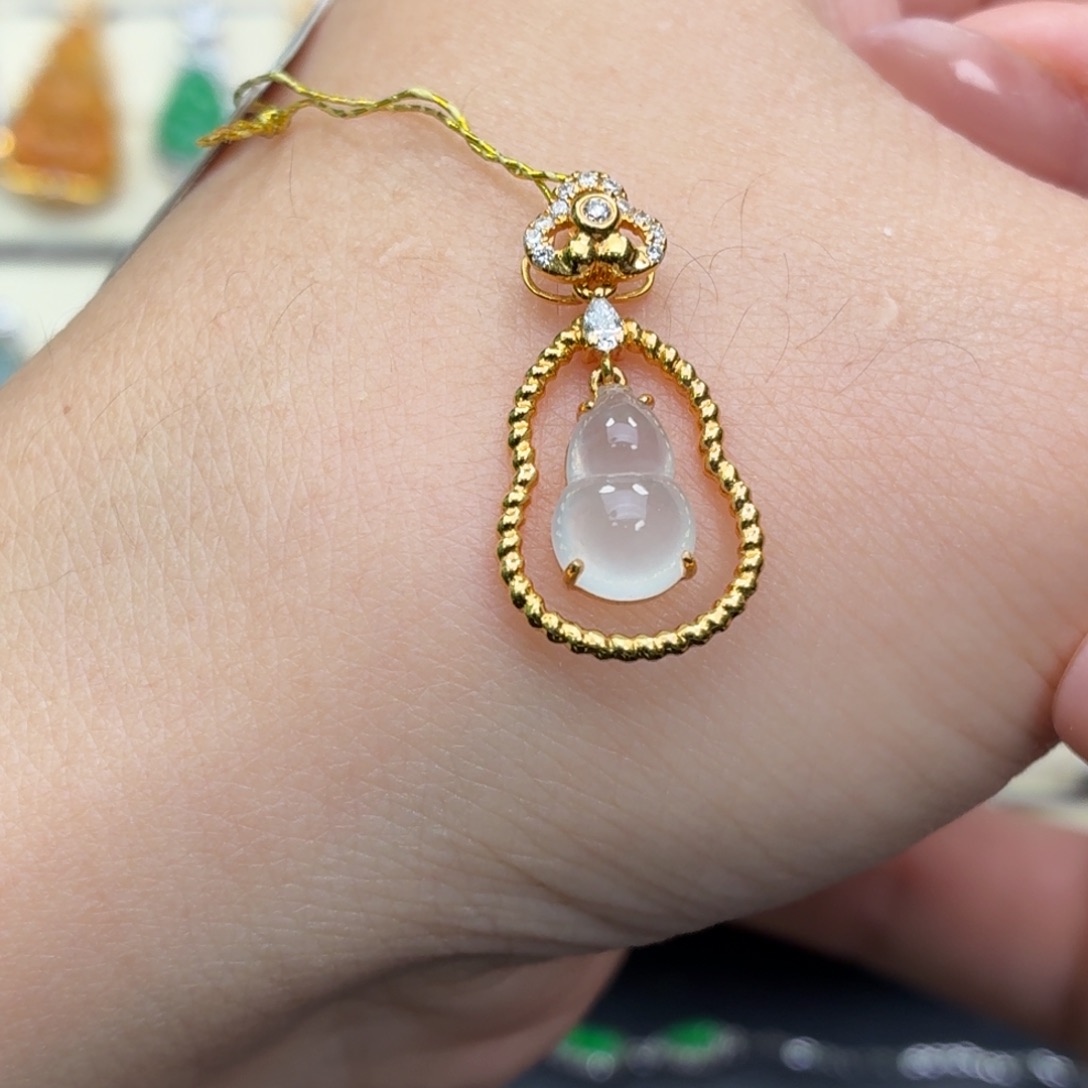 翡翠18K金镶嵌颈饰