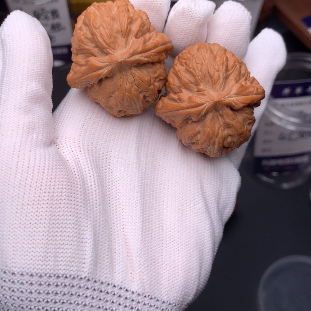 文玩核桃吊坠42红锦鲤