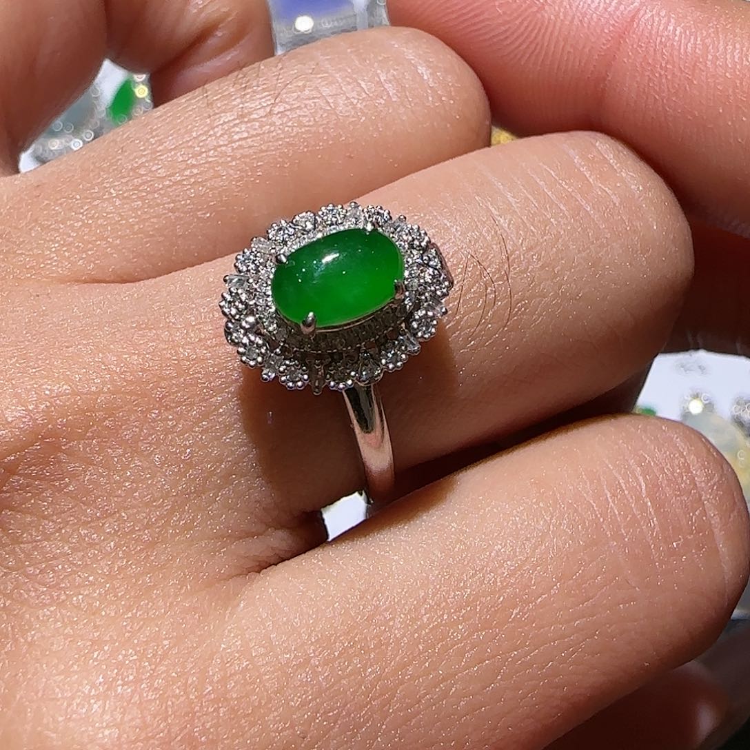 【闪购商品】18K金镶嵌戒指翡翠天然