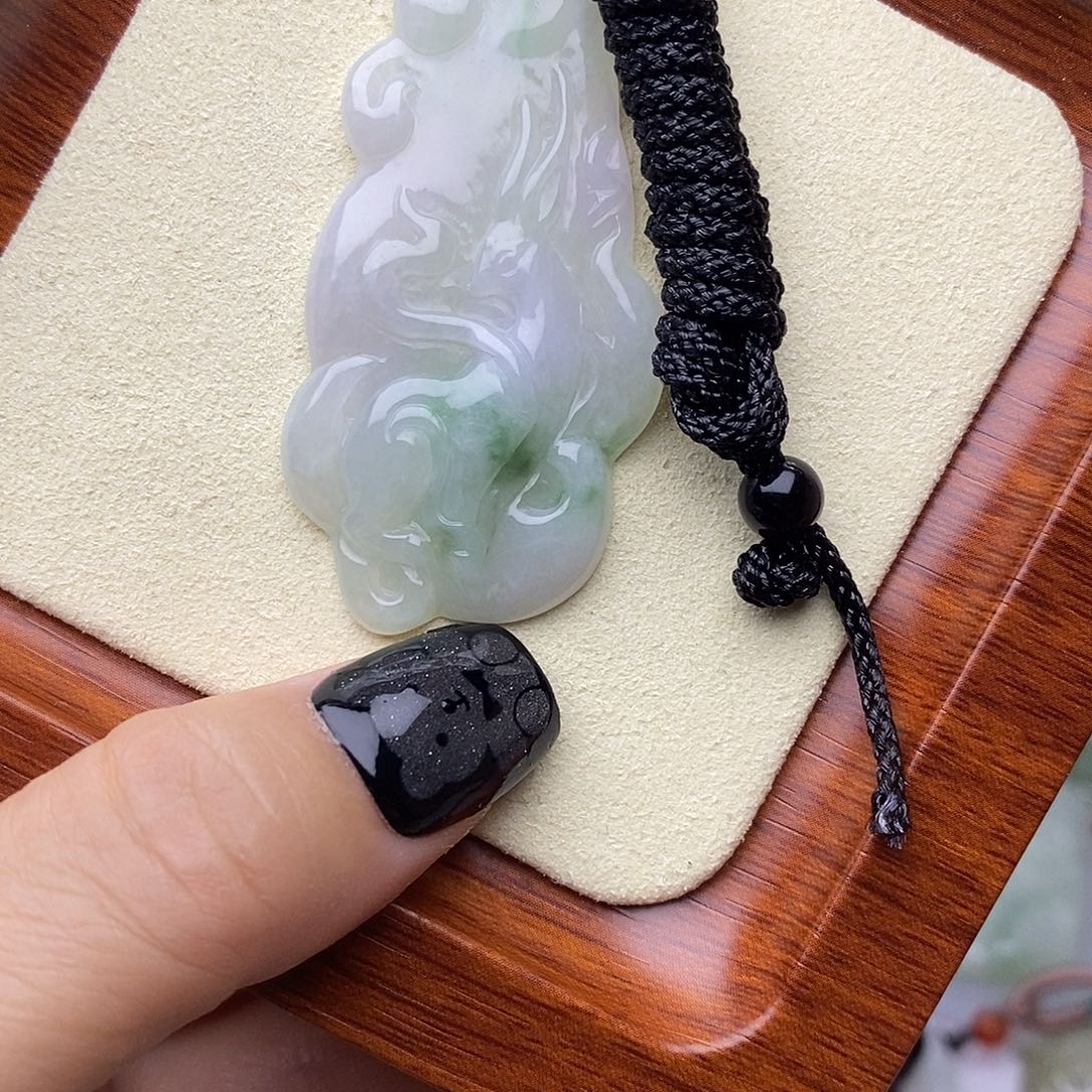 翡翠未镶嵌颈饰一路有你