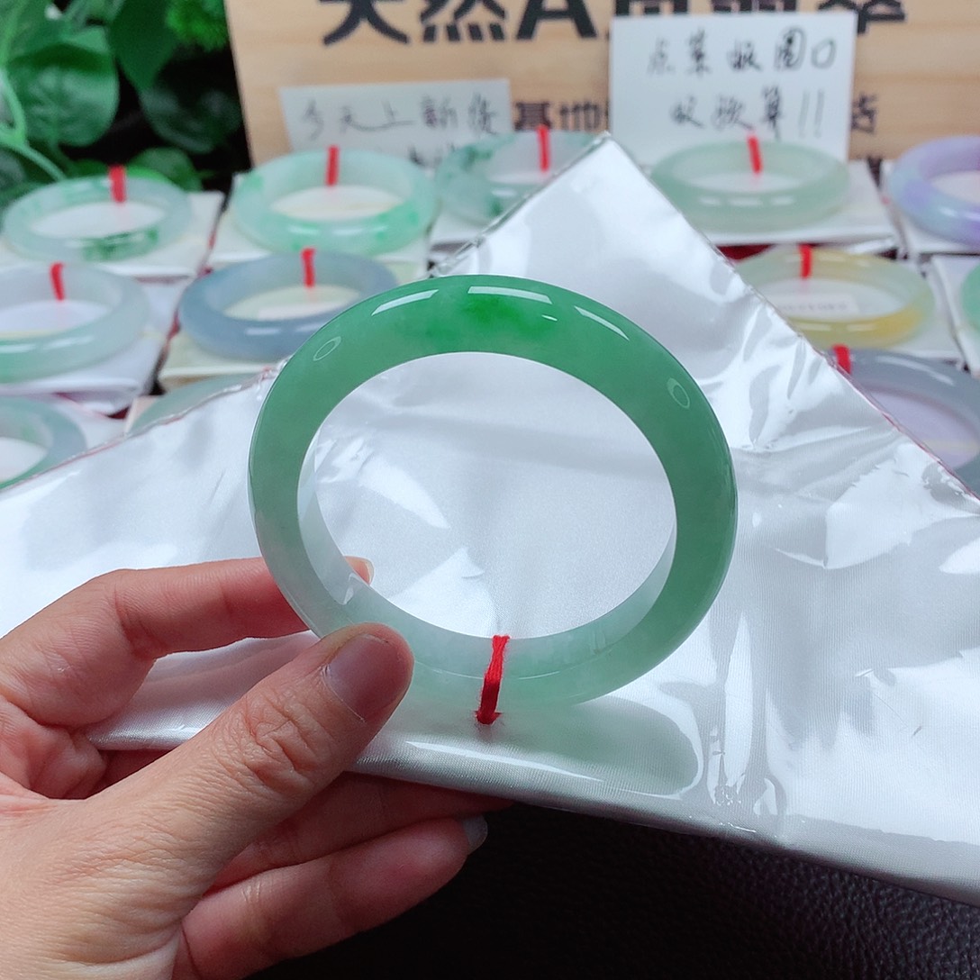 翡翠手镯未镶嵌天然A货翡翠手镯
