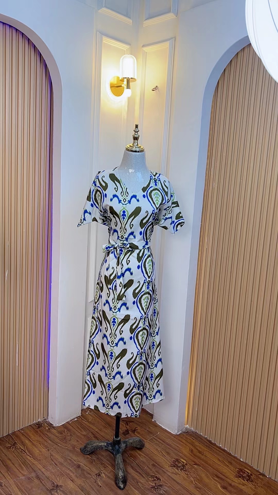 连衣裙拉链显瘦印花吸汗休闲蓝色女装A字裙V领气质