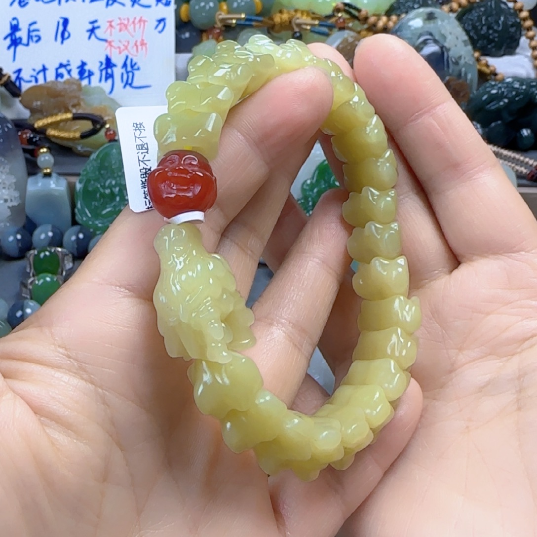 郭***少和田玉未镶嵌颈饰