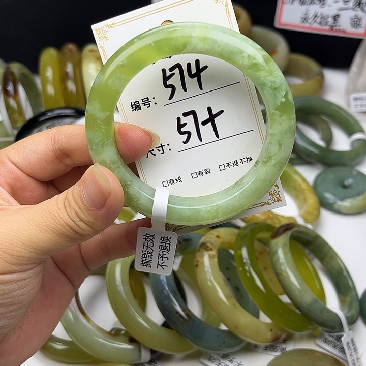 蛇纹石玉未镶嵌手镯