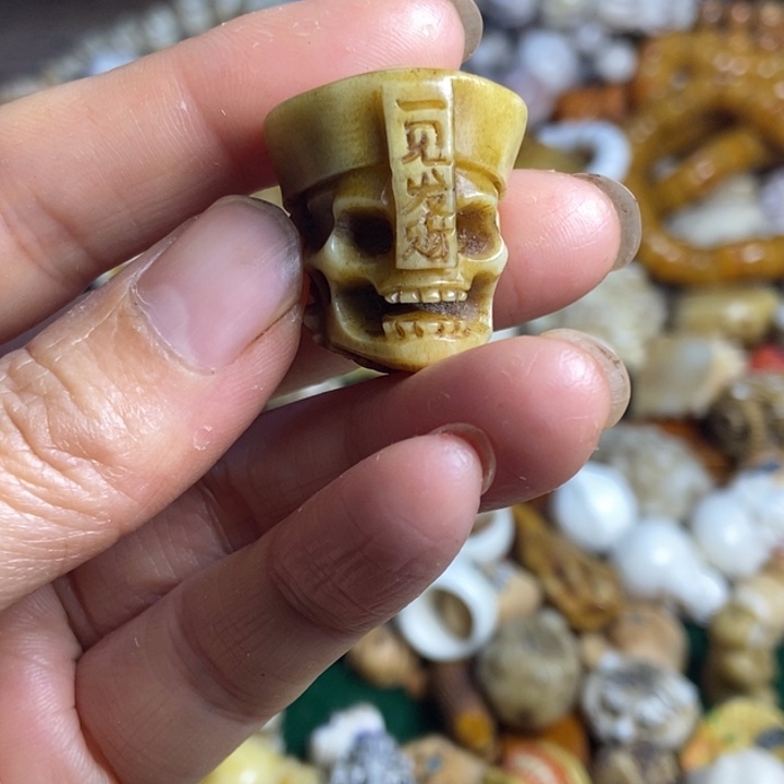 平**乐配饰鹿角雕刻一个出