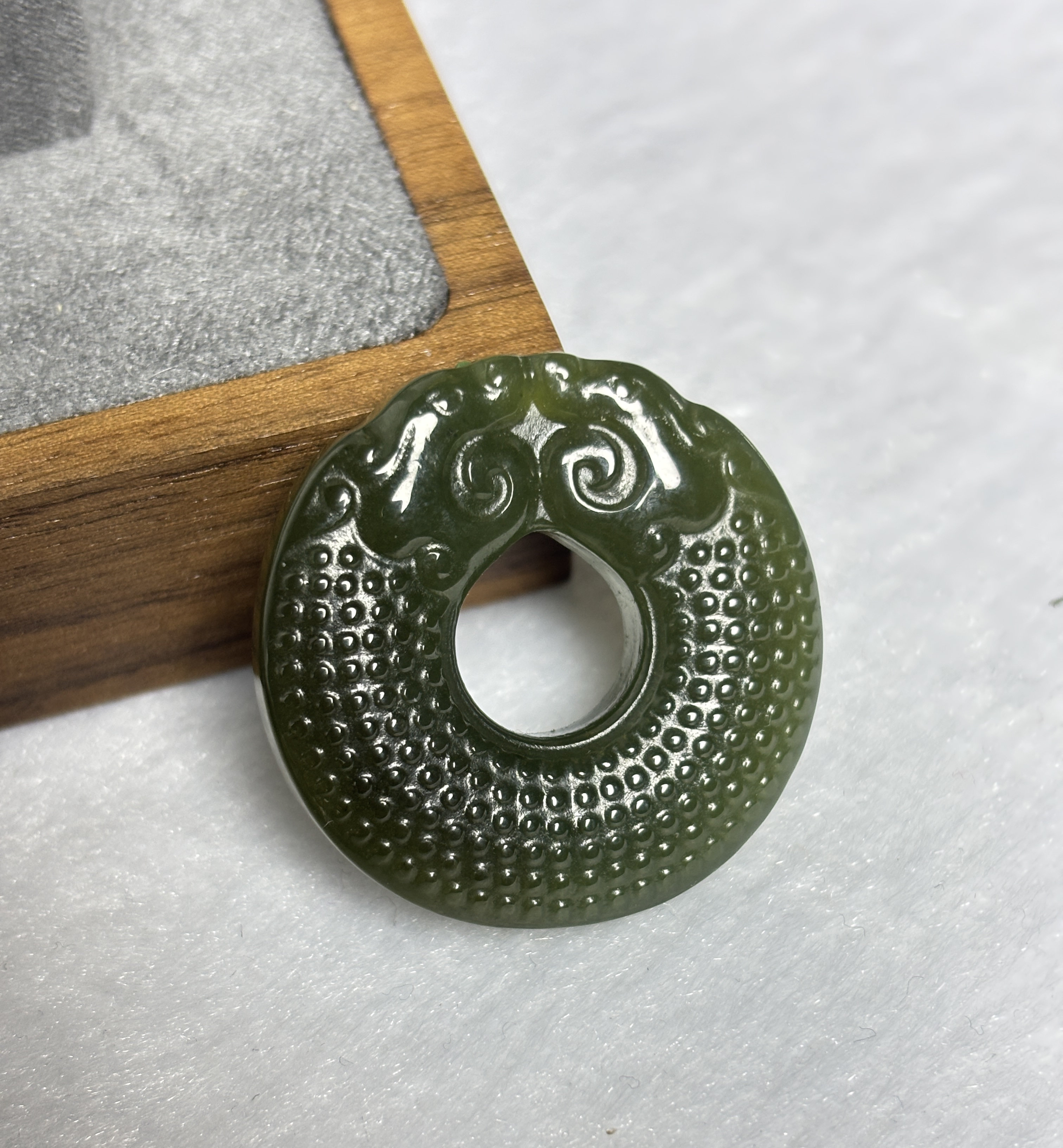 和田玉龙牌汉风龙扣挂件吊坠