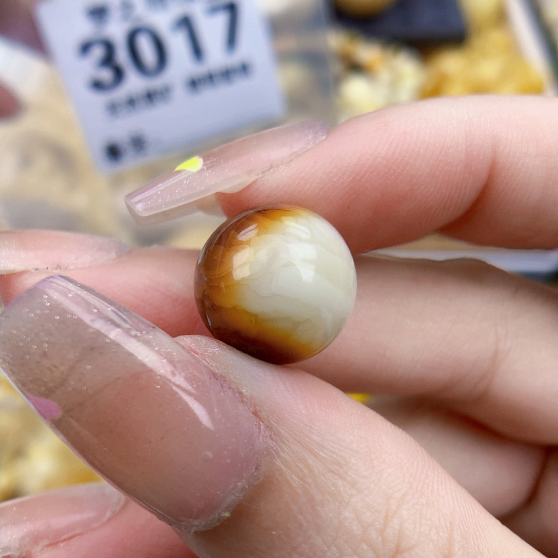 未镶嵌琥珀珠宝奇石12.7