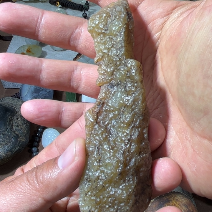 和田玉未镶嵌把件