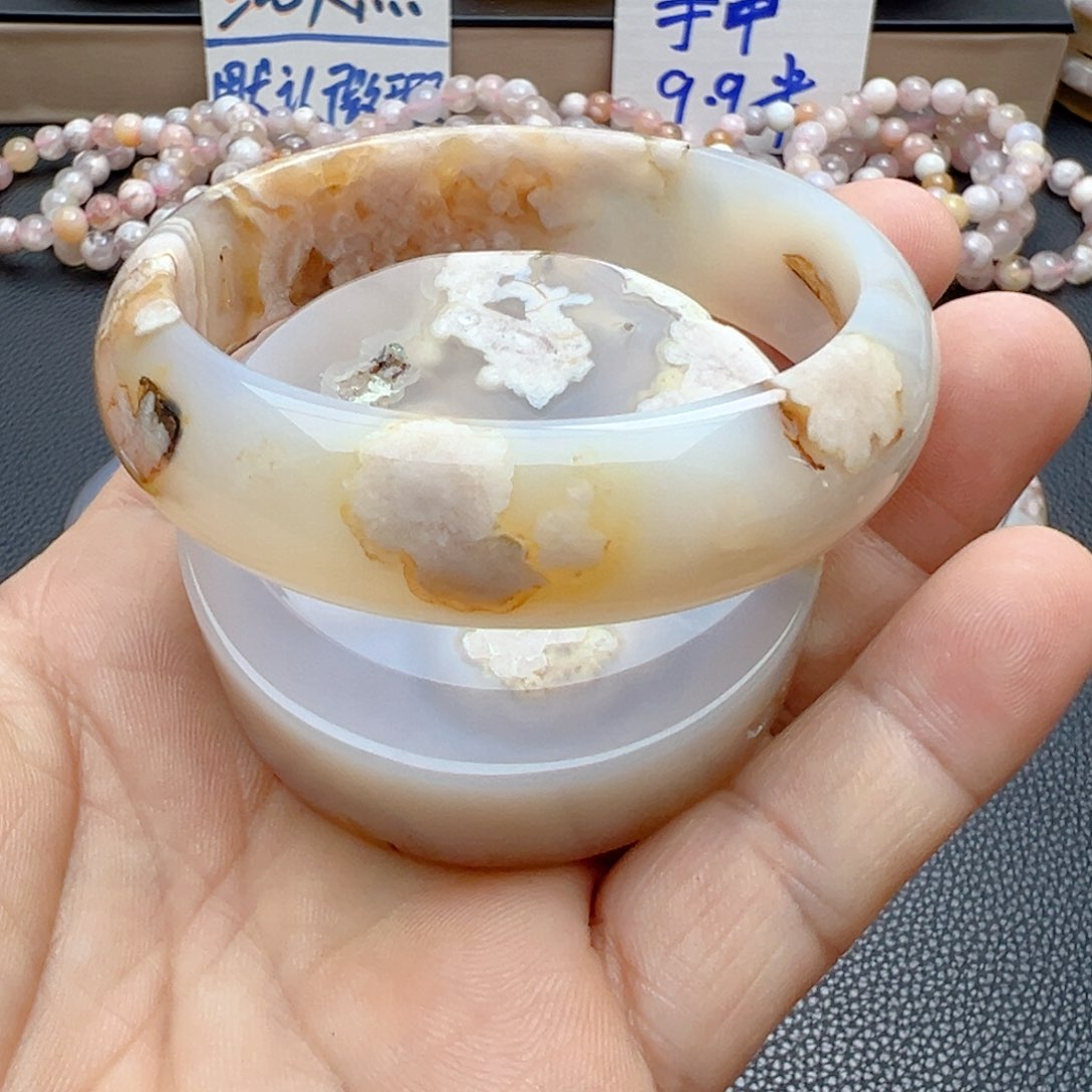 石英质玉手镯未镶嵌58