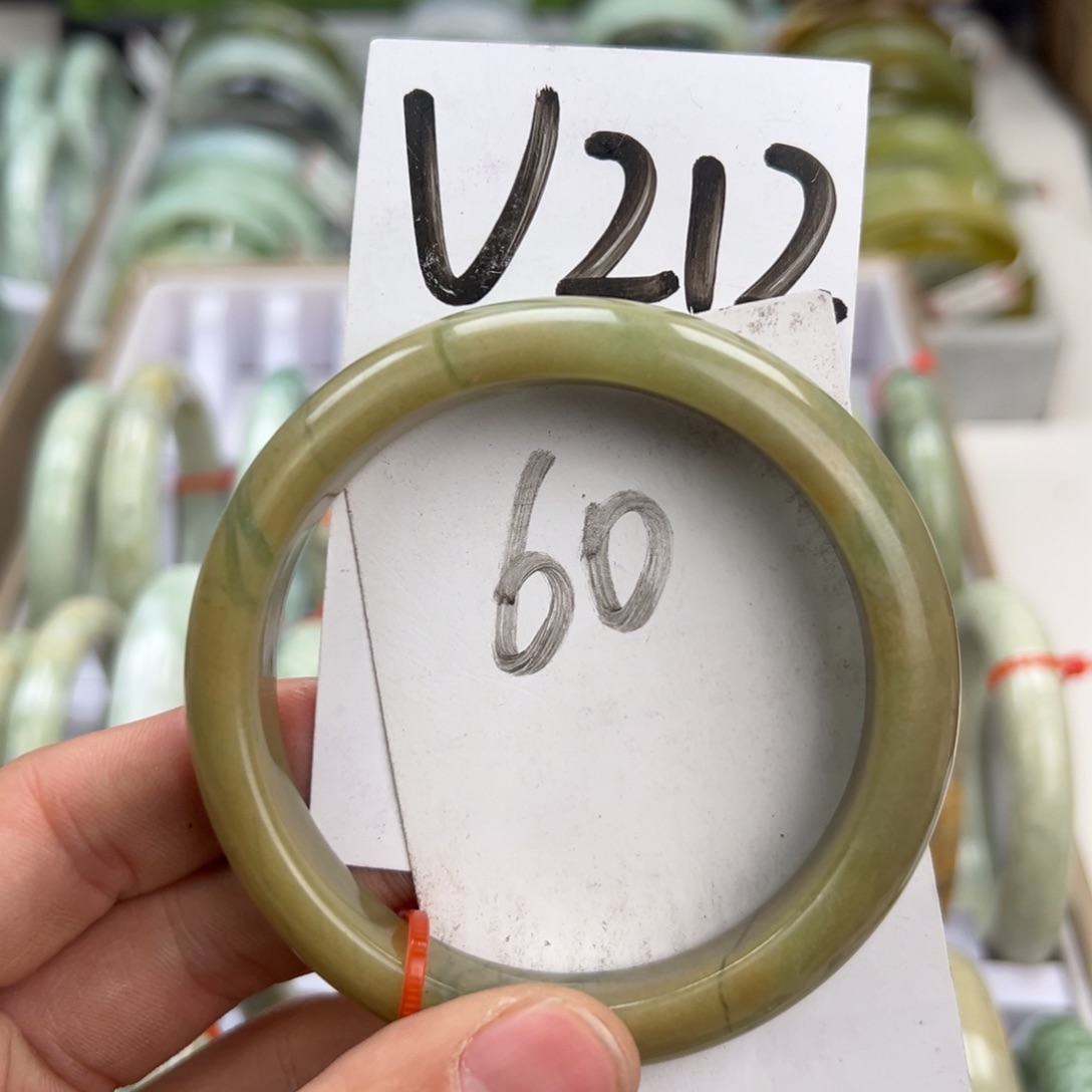 岫玉手镯未镶嵌天然岫玉