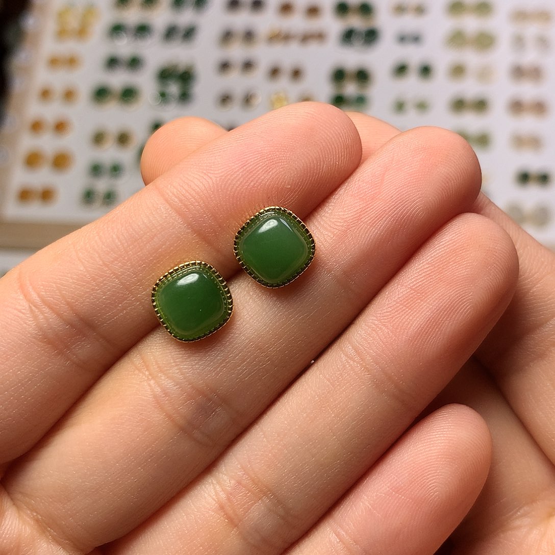 银S925镀金镶嵌和田玉（碧玉）耳饰?**贵