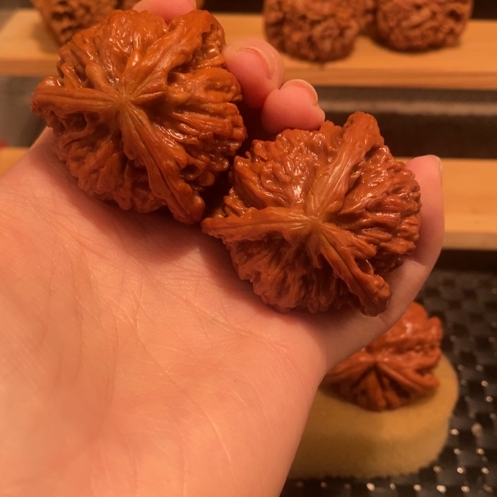 吊坠文玩核桃王*营核桃。白狮子。42.43尺