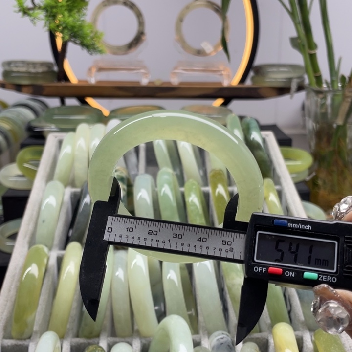 蛇纹石玉未镶嵌手镯246