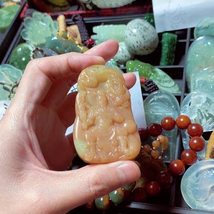 蛇纹石玉颈饰未镶嵌