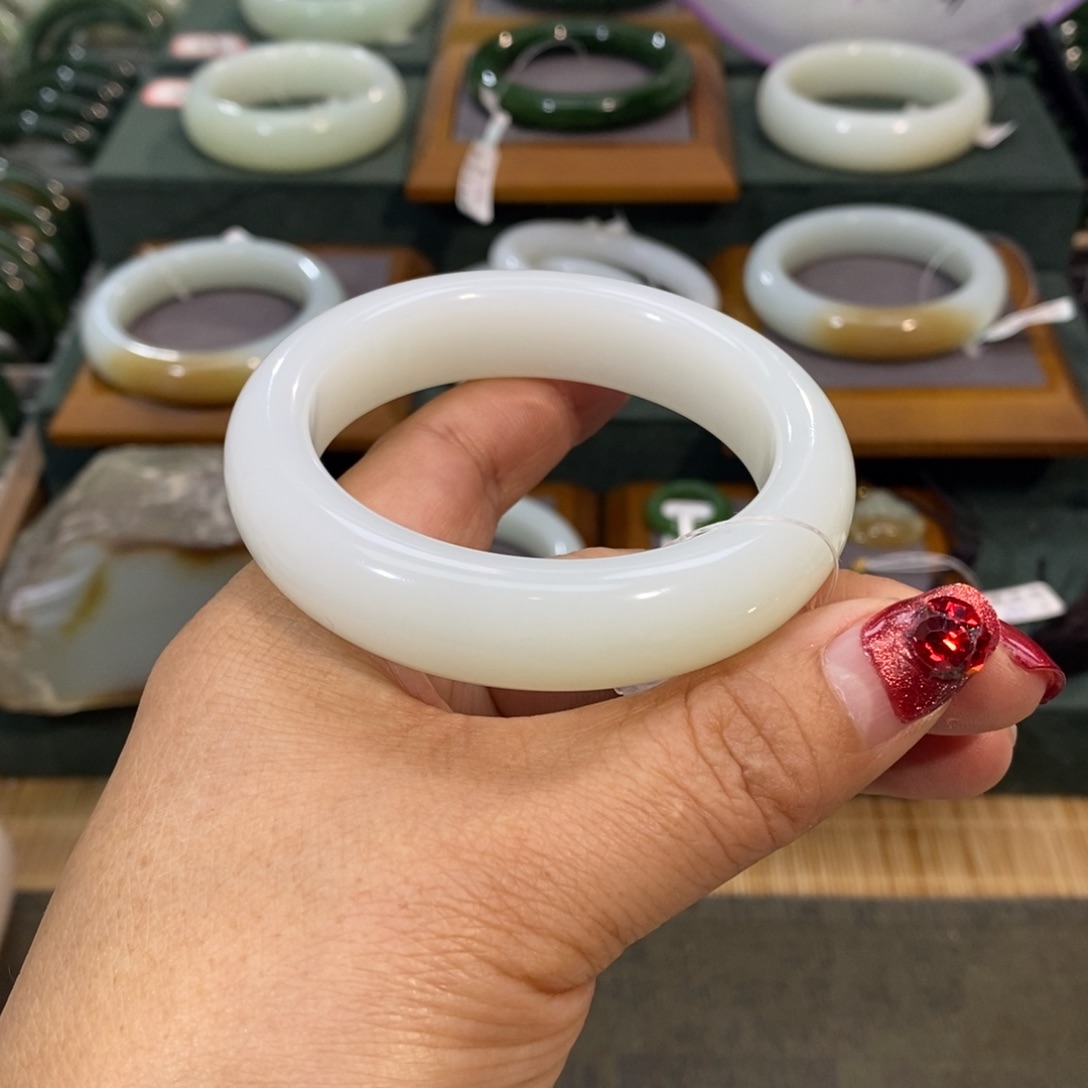 和田玉未镶嵌手镯