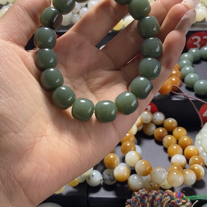 和田玉未镶嵌手串