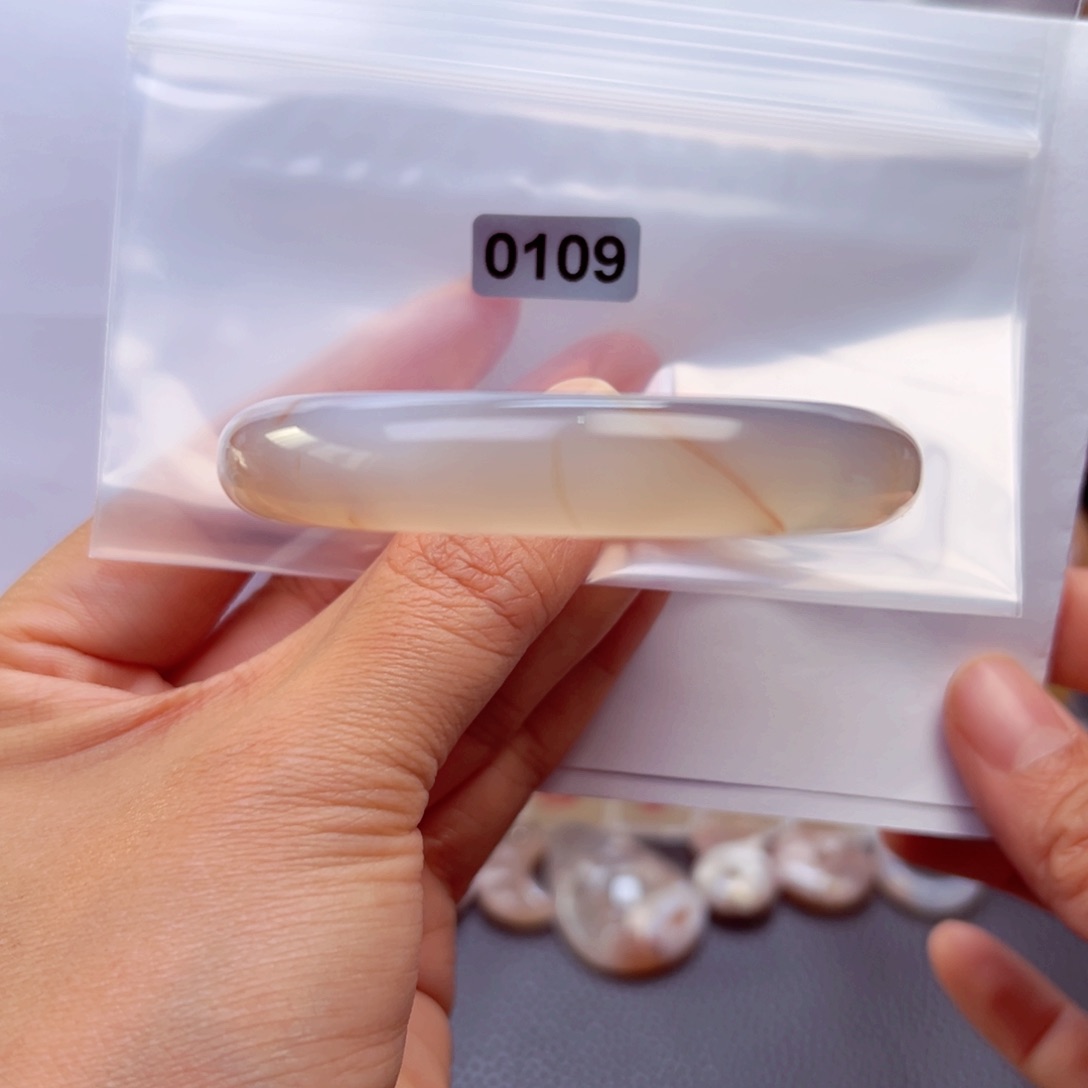 玛瑙/玉髓手镯未镶嵌?****