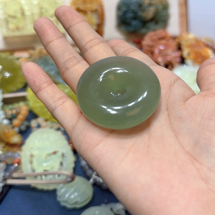 未镶嵌蛇纹石玉吊坠虾*仔