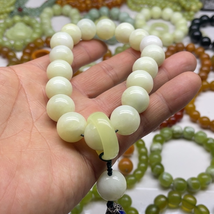 蛇纹石玉手持未镶嵌