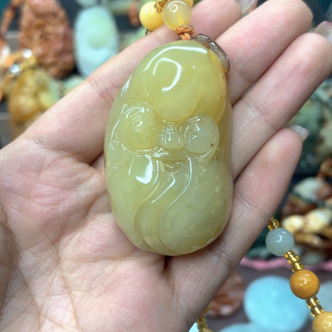 蛇纹石玉颈饰未镶嵌