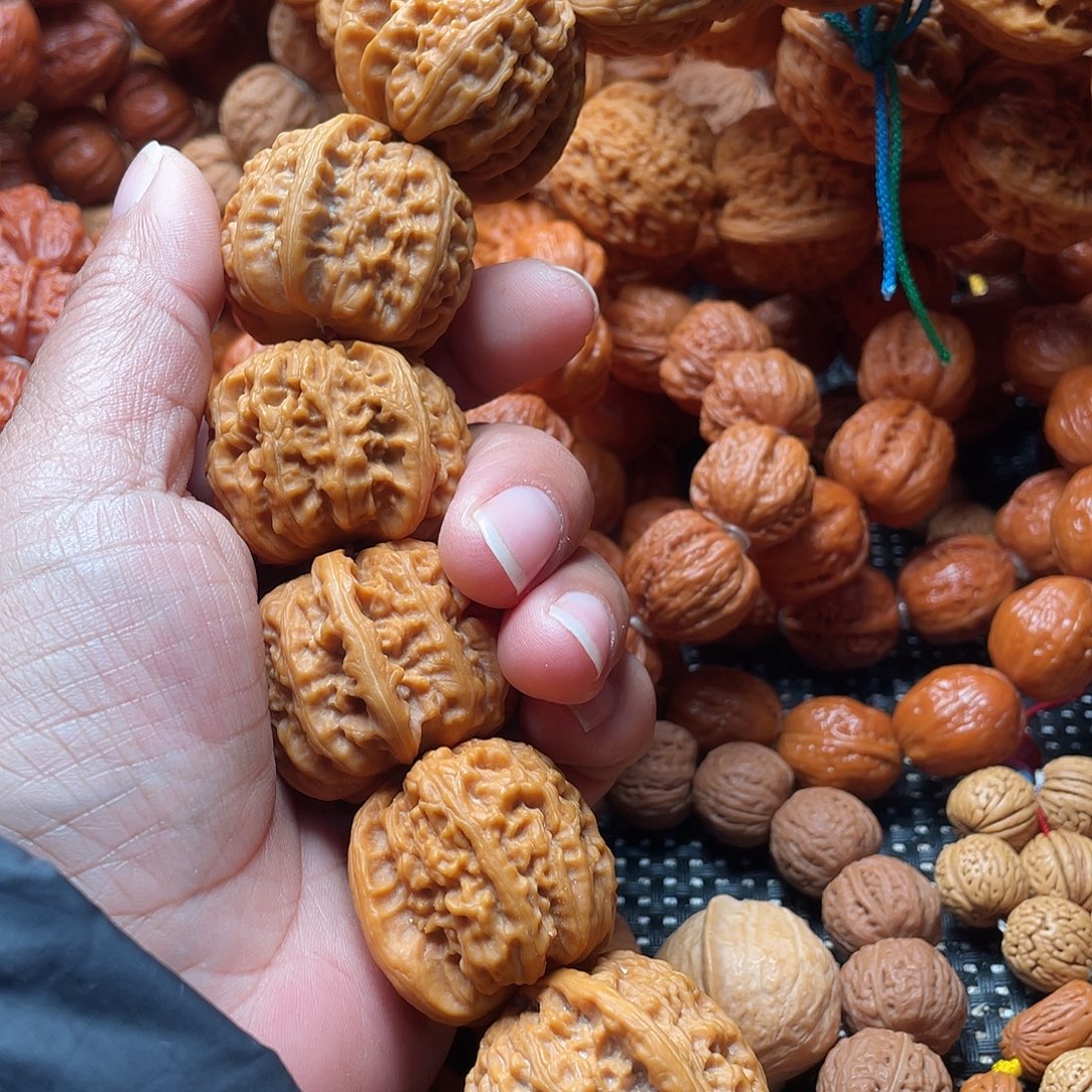 ꧅****手串文玩核桃白狮子