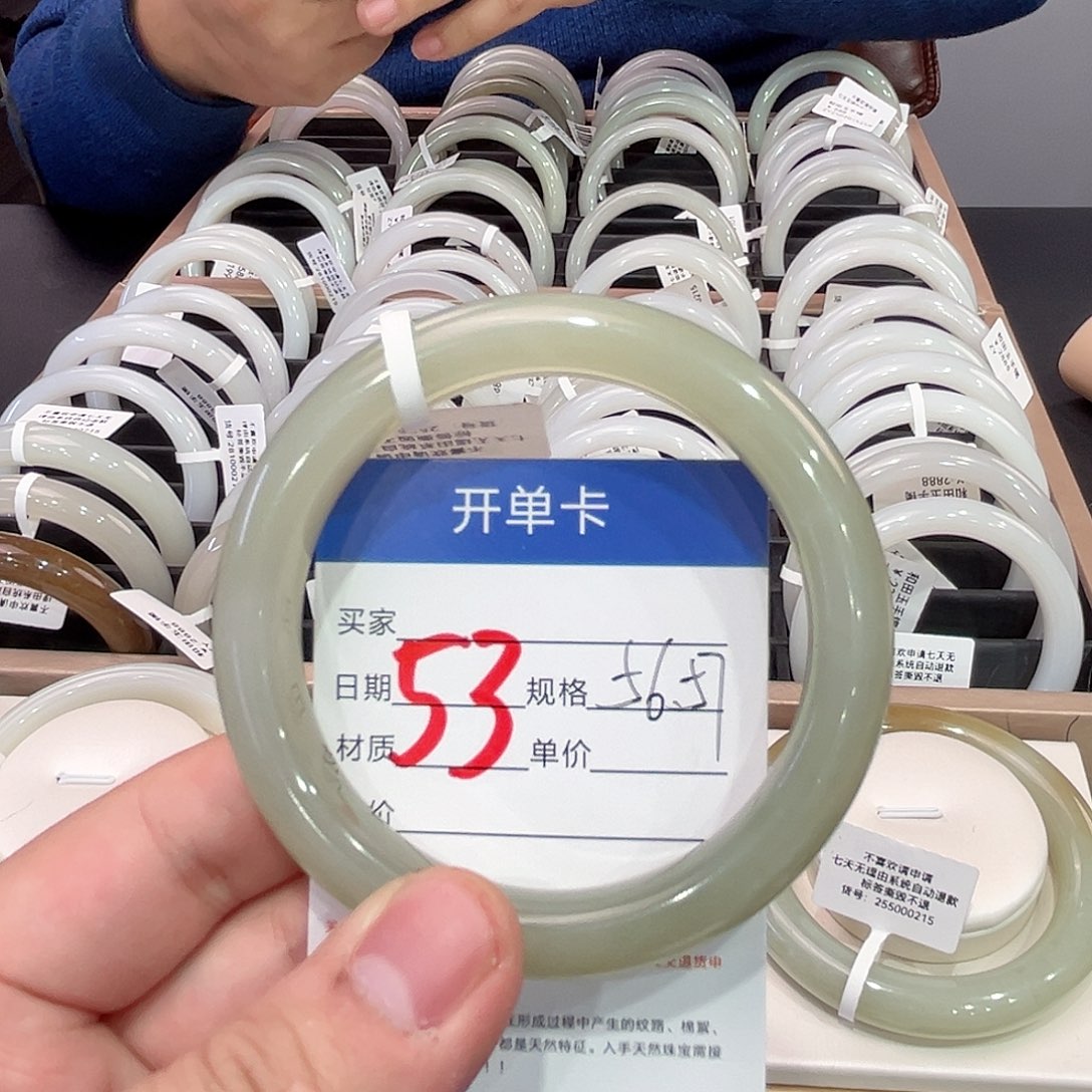 和田玉手镯未镶嵌