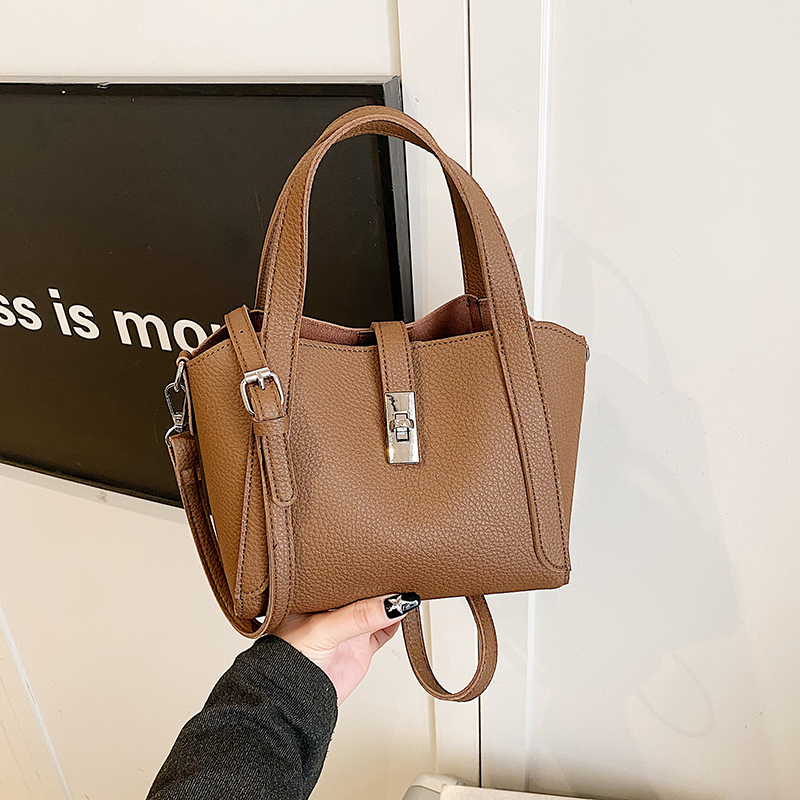 复古通勤手提菜篮包包女士2025秋冬新款休闲单肩包百搭斜挎包包