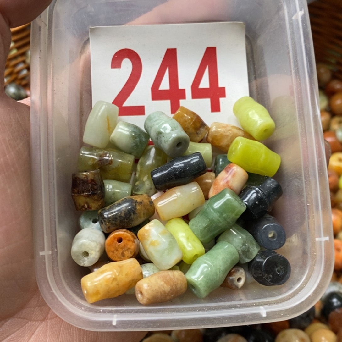 蛇纹石玉挂坠未镶嵌