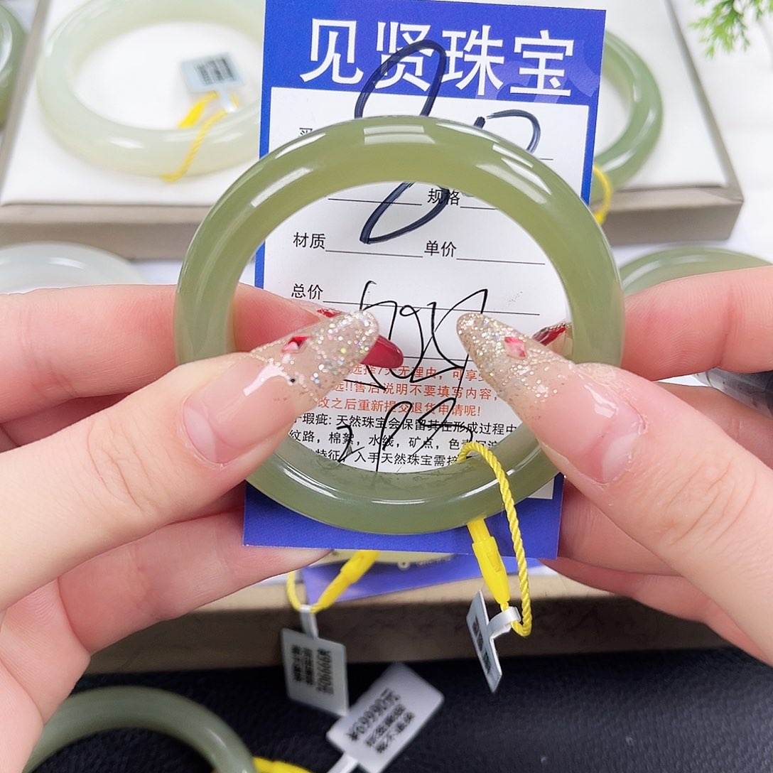 和田玉手镯未镶嵌