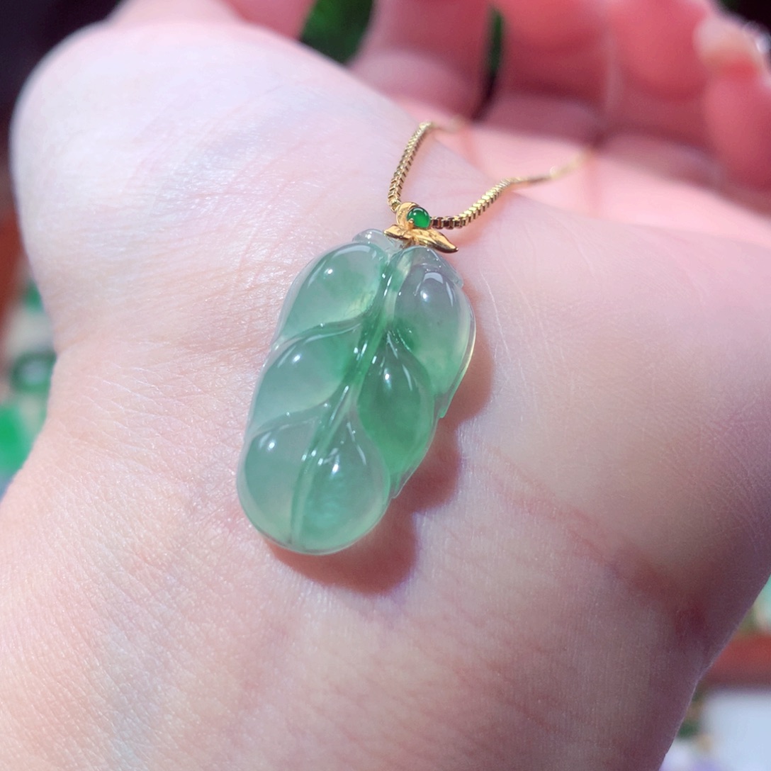 翡翠吊坠(不含链)18K金镶嵌