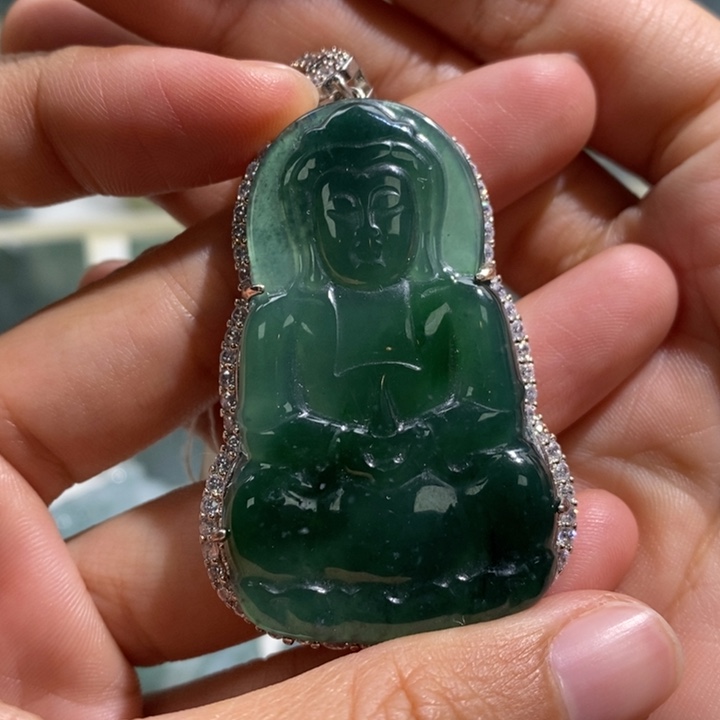 翡翠颈饰未镶嵌翡翠