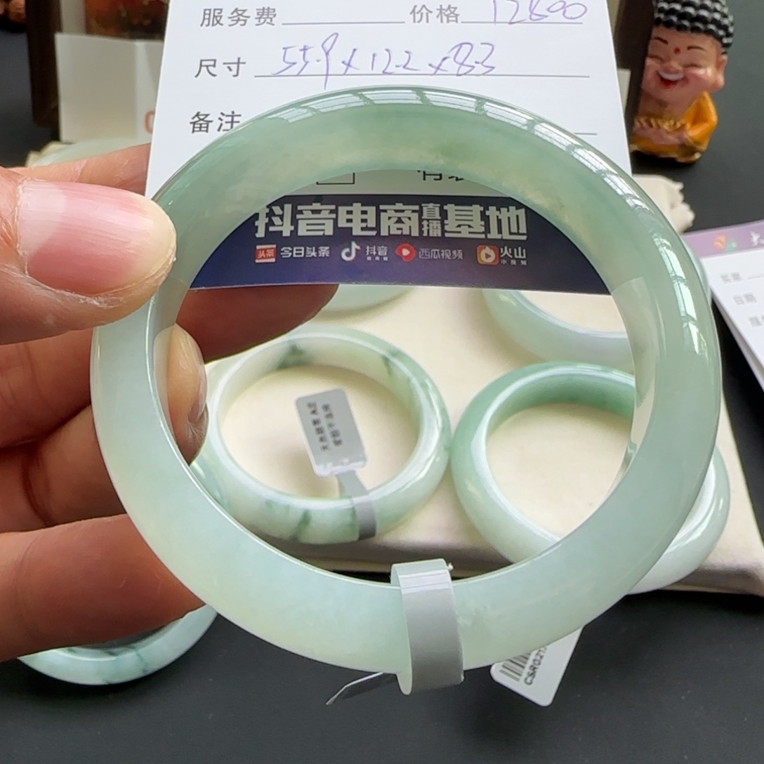 翡翠手镯未镶嵌天然A货翡翠手镯