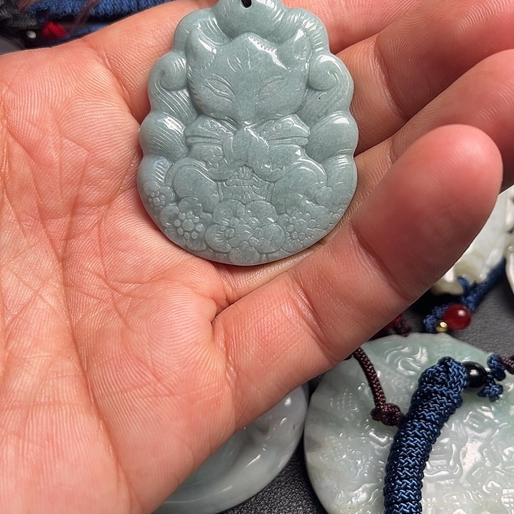 翡翠颈饰未镶嵌缅甸翡翠挂件