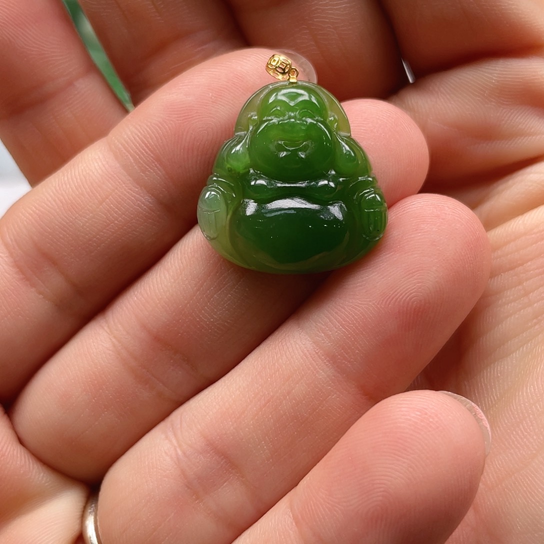 颈饰18K金镶嵌和田玉（碧玉）