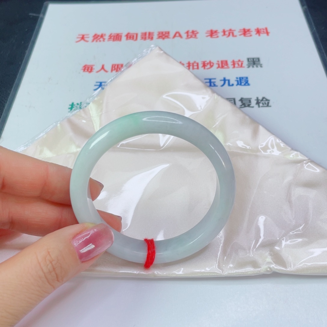 翡翠手镯未镶嵌s****。天然