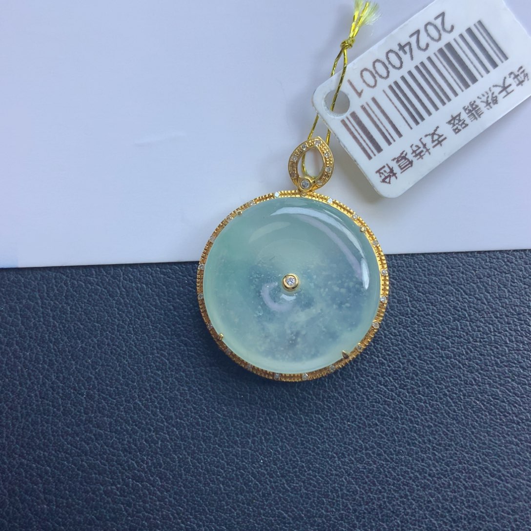 翡翠颈饰未镶嵌平安扣