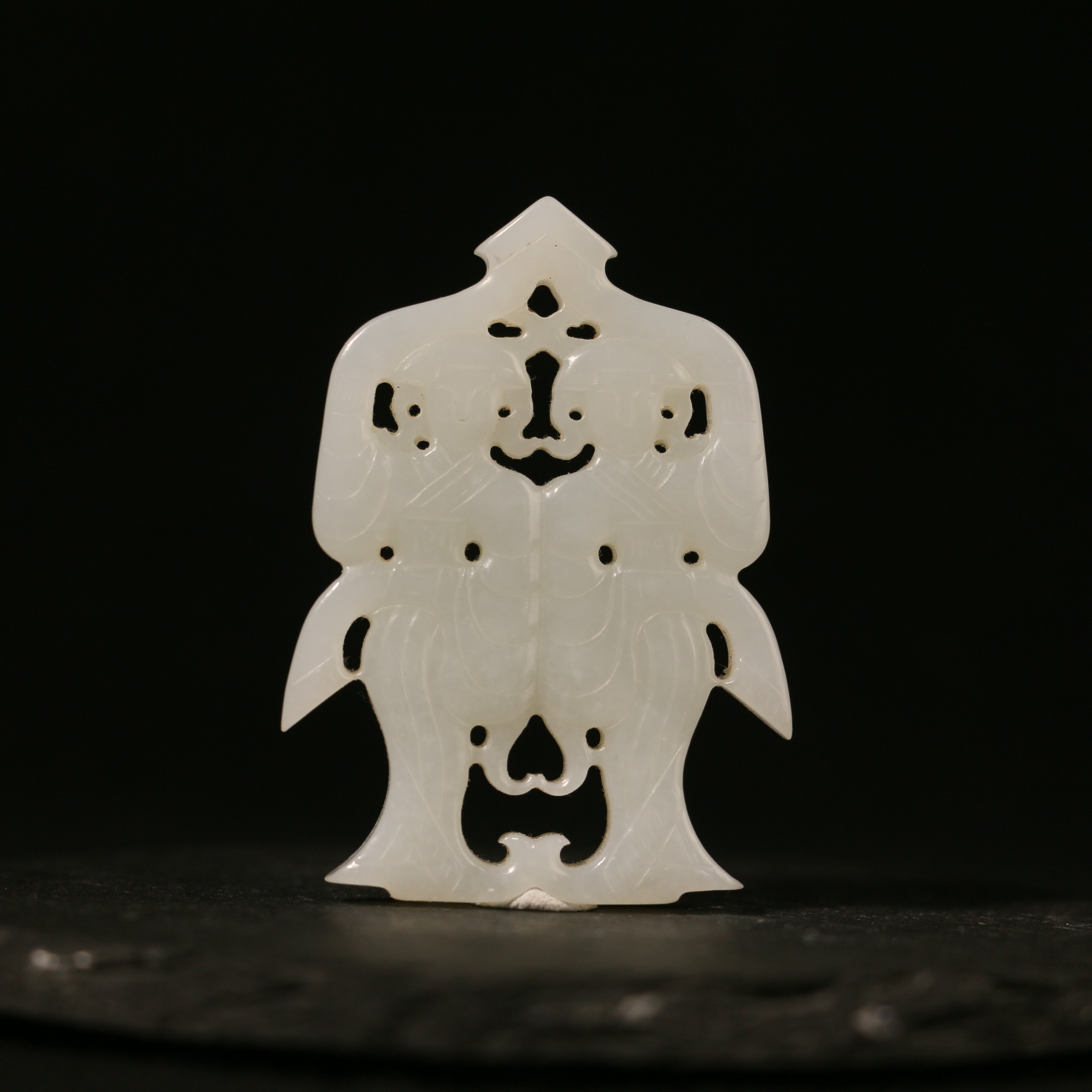 14D17  清 和田玉镂雕玉舞人