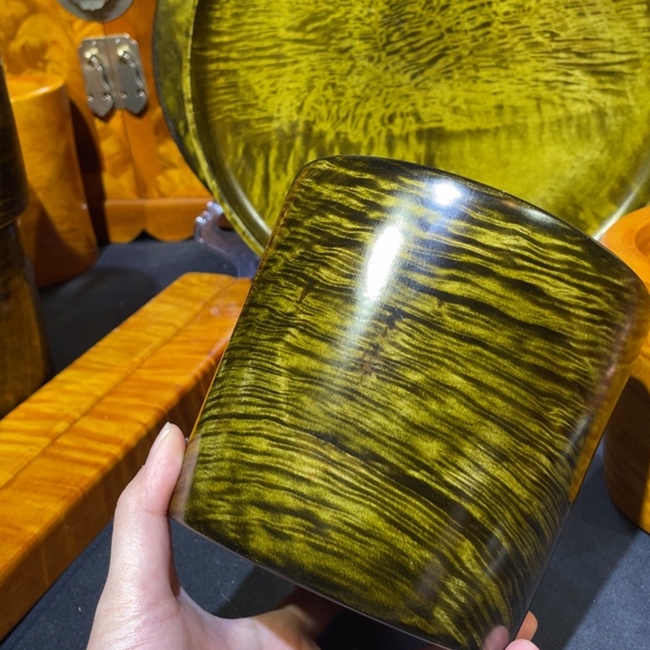 文***耀金丝楠笔筒1555555555666669